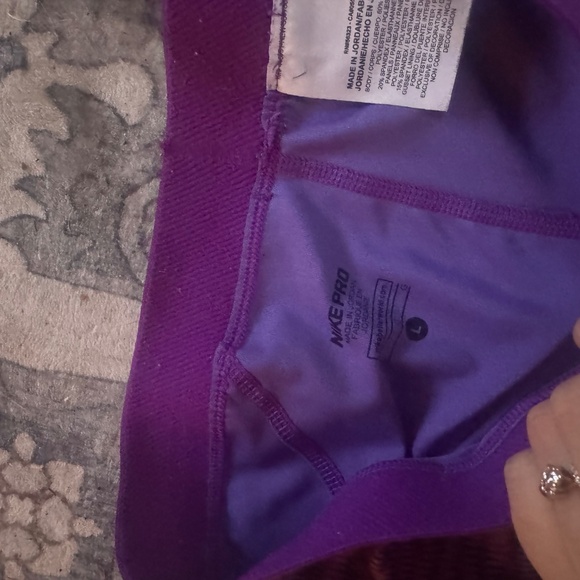 These stylish Nike capri leggings for women’s feature a vibrant purple design. - Picture 4 of 6